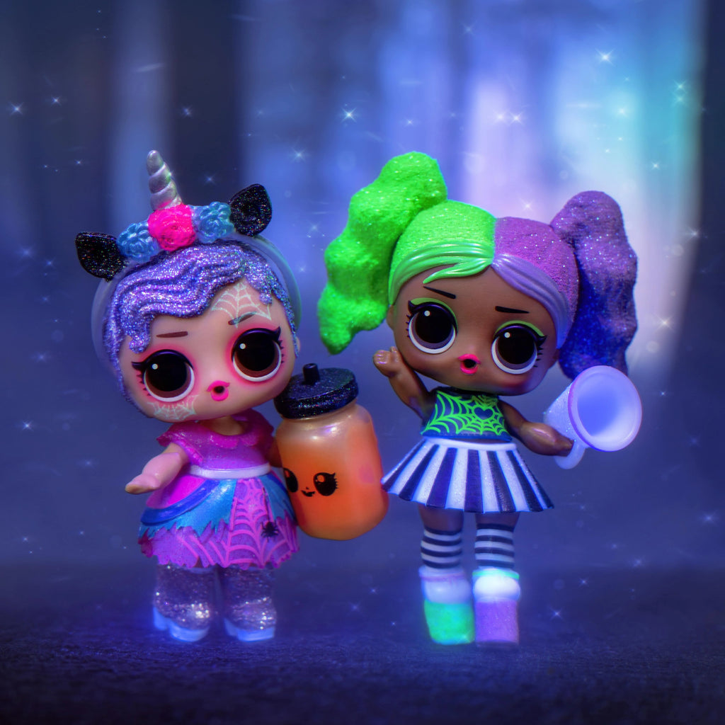 Glow-in-the-Dark Doll with 7 Surprises M990