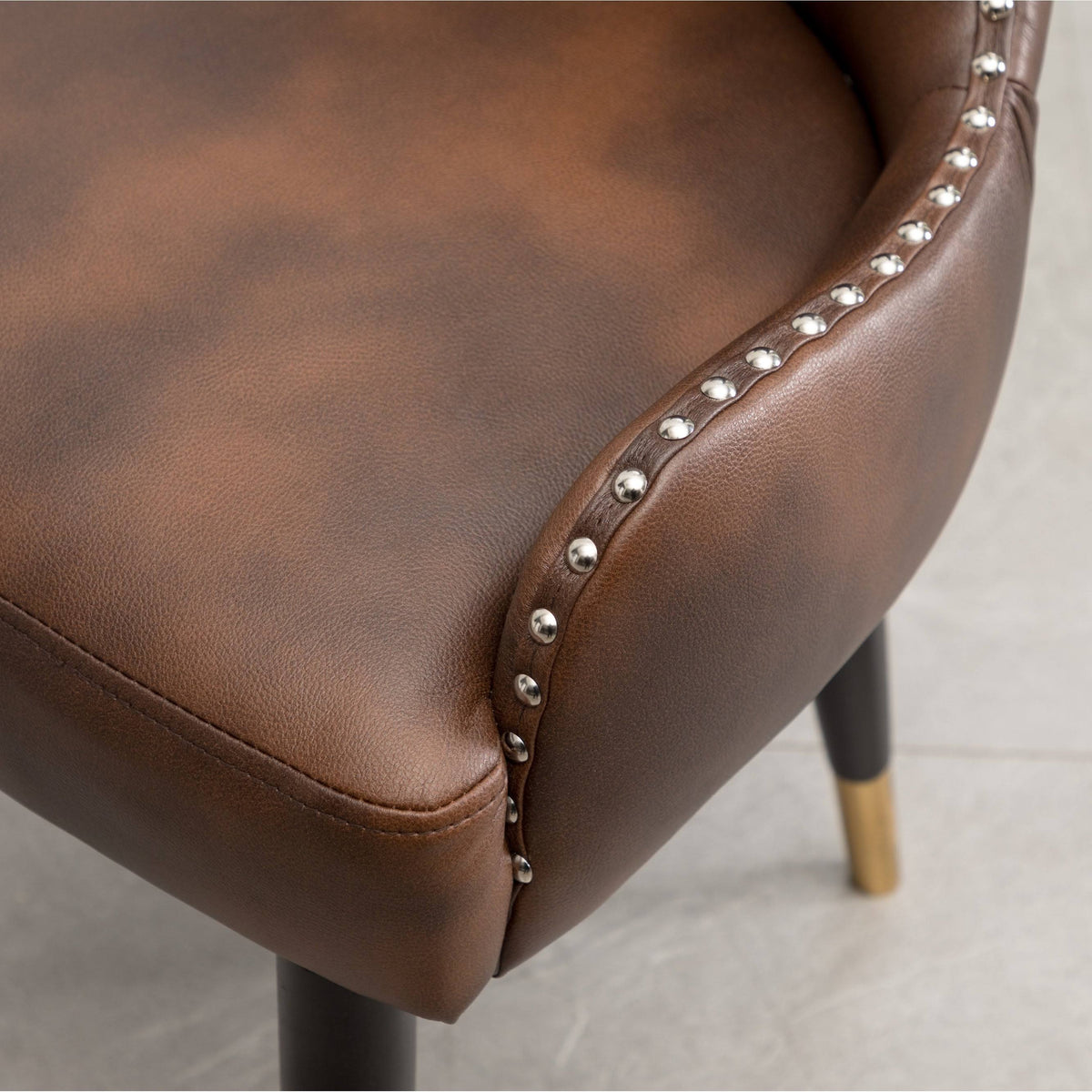 Brown Faux Leather Tufted Accent Chair R97156