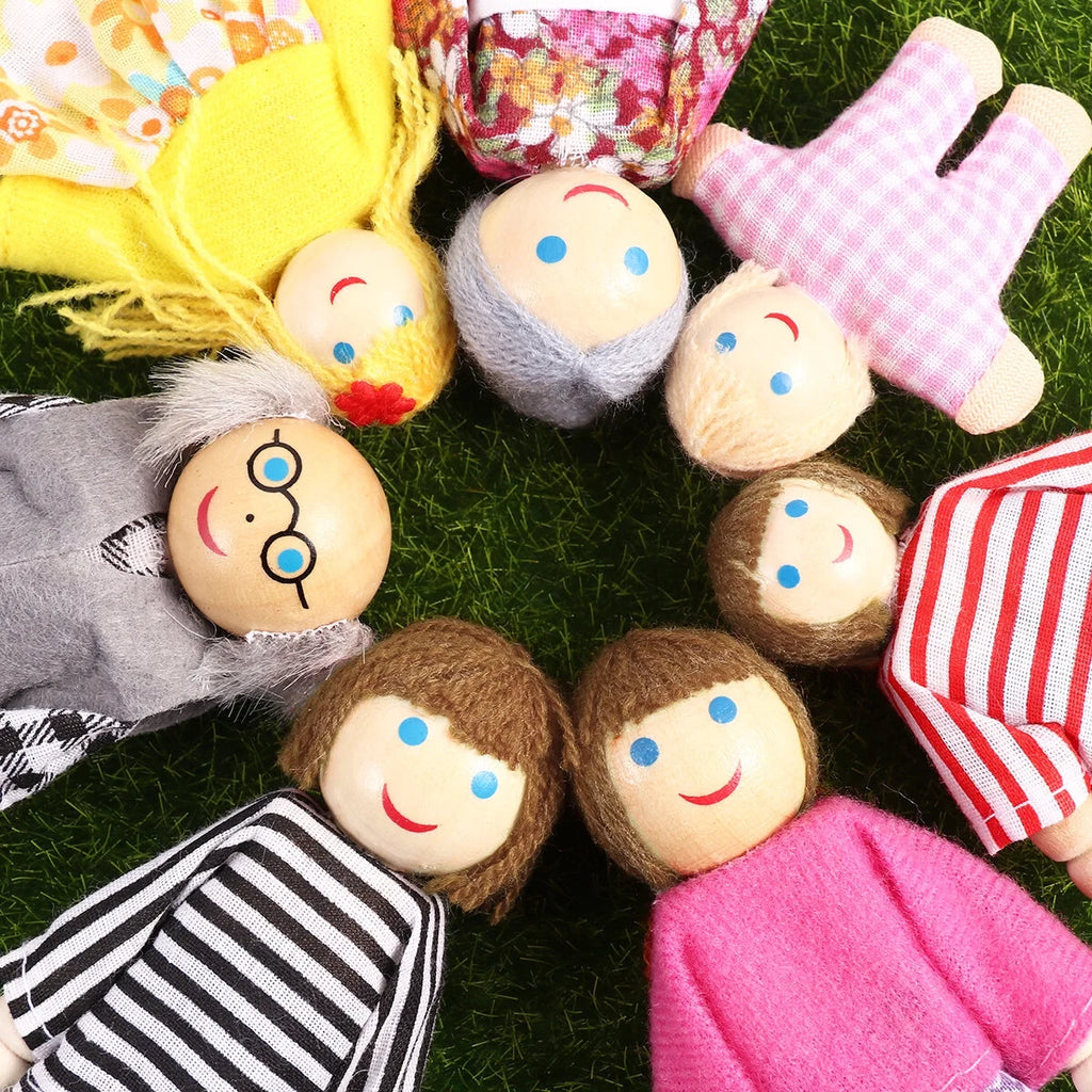 Wooden Dolls Playset Set of 7 People W2160